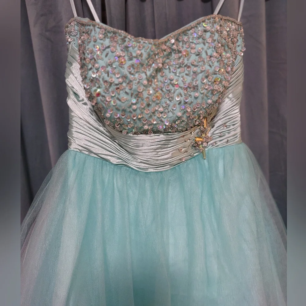 Prom dress - Picture 4 of 7